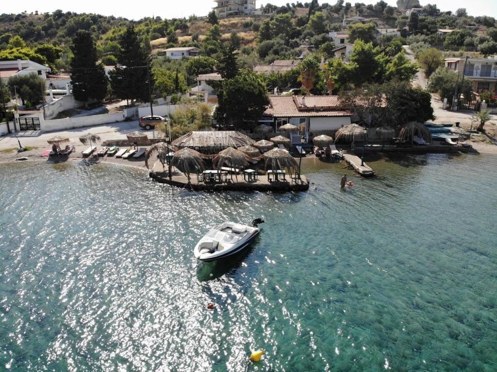 Hotel Mantas Bay Loutráki Exterior foto