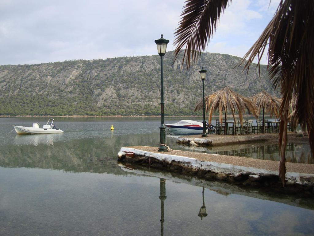 Hotel Mantas Bay Loutráki Exterior foto